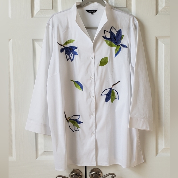 Misook White Button-Down Blouse w/Blue and Green Embroidered Flowers, Size XL - Picture 2 of 4